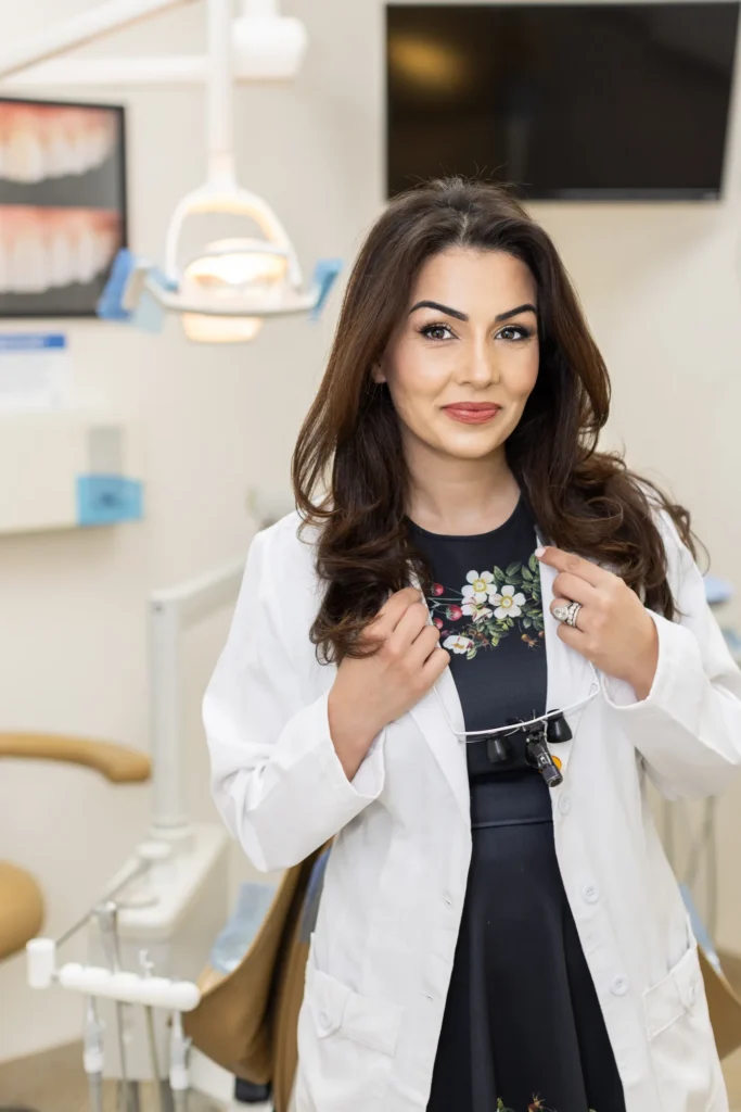 Dr. Niosha Vakilian, DDS